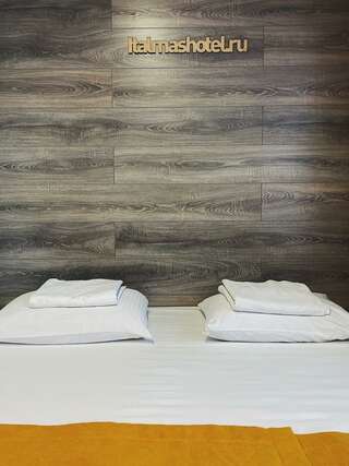 Гостиница Италмас Ижевск Номер стандарт с 1 двуспальной кроватью-10