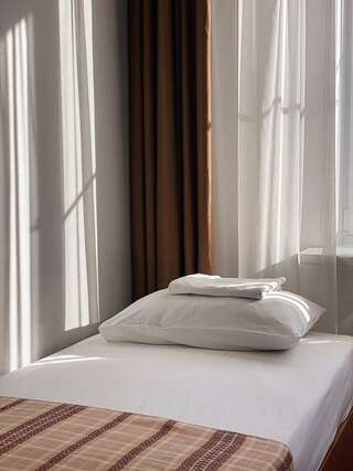 Гостиница Италмас Ижевск Номер эконом с 2 односпальными кроватями (удобства на этаже)-6