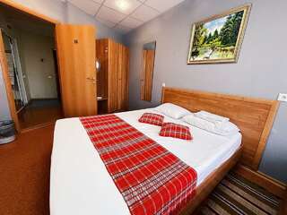 Гостиница Италмас Ижевск 4-местный номер эконом (удобства на этаже)-3