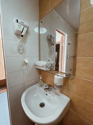 Гостиница Италмас Ижевск Номер стандарт с 2 односпальными кроватями-5