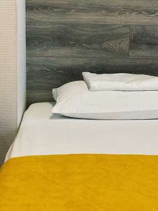 Гостиница Италмас Ижевск Номер стандарт с 1 двуспальной кроватью-7