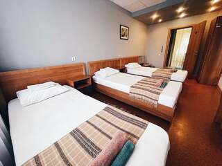 Гостиница Италмас Ижевск Номер эконом с 3 односпальными кроватями (удобства на этаже)-5