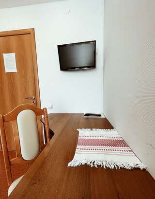 Гостиница Италмас Ижевск Номер эконом с 2 односпальными кроватями (удобства на этаже)-2